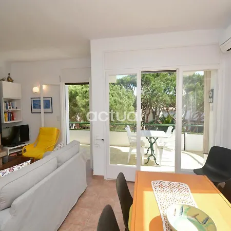 Velas 2-2 Апартаменти